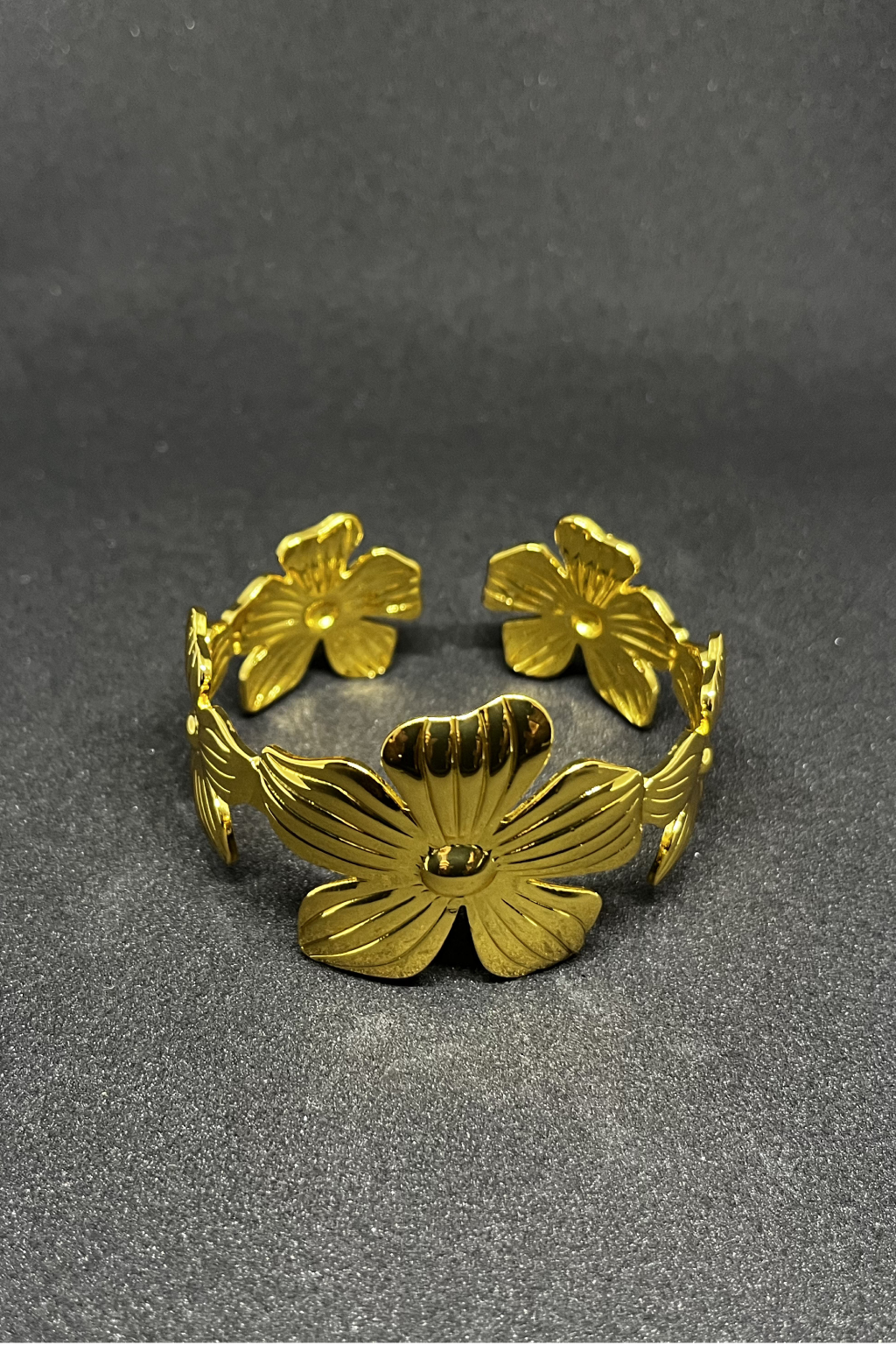Petal Shine Gold Cuff