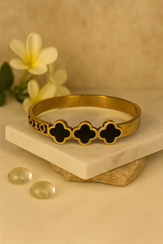 Midnight Clover bracelet
