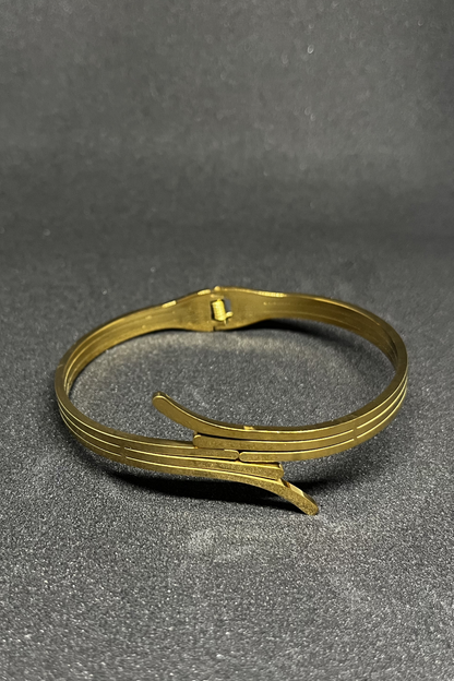 Golden wave bracelet