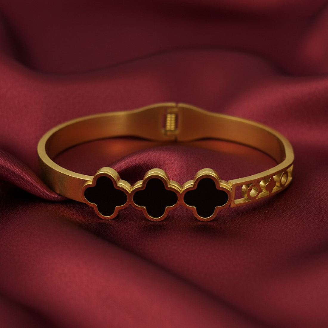 Midnight Clover bracelet