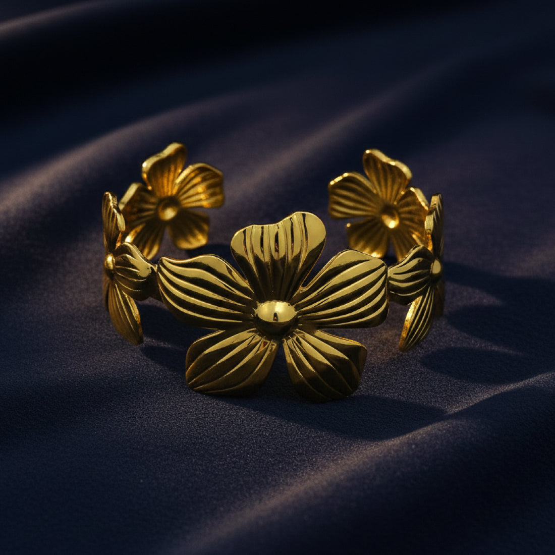 Petal Shine Gold Cuff