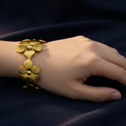 Petal Shine Gold Cuff