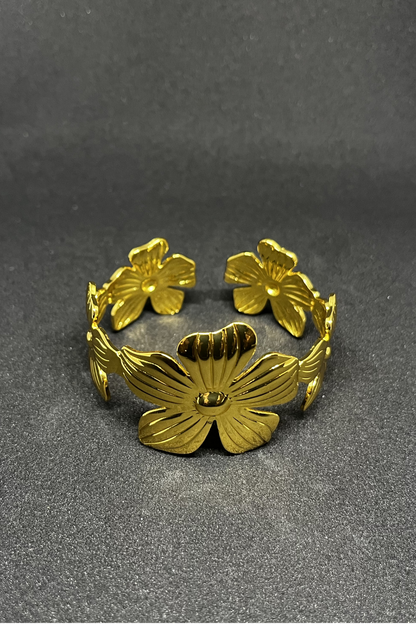 Petal Shine Gold Cuff