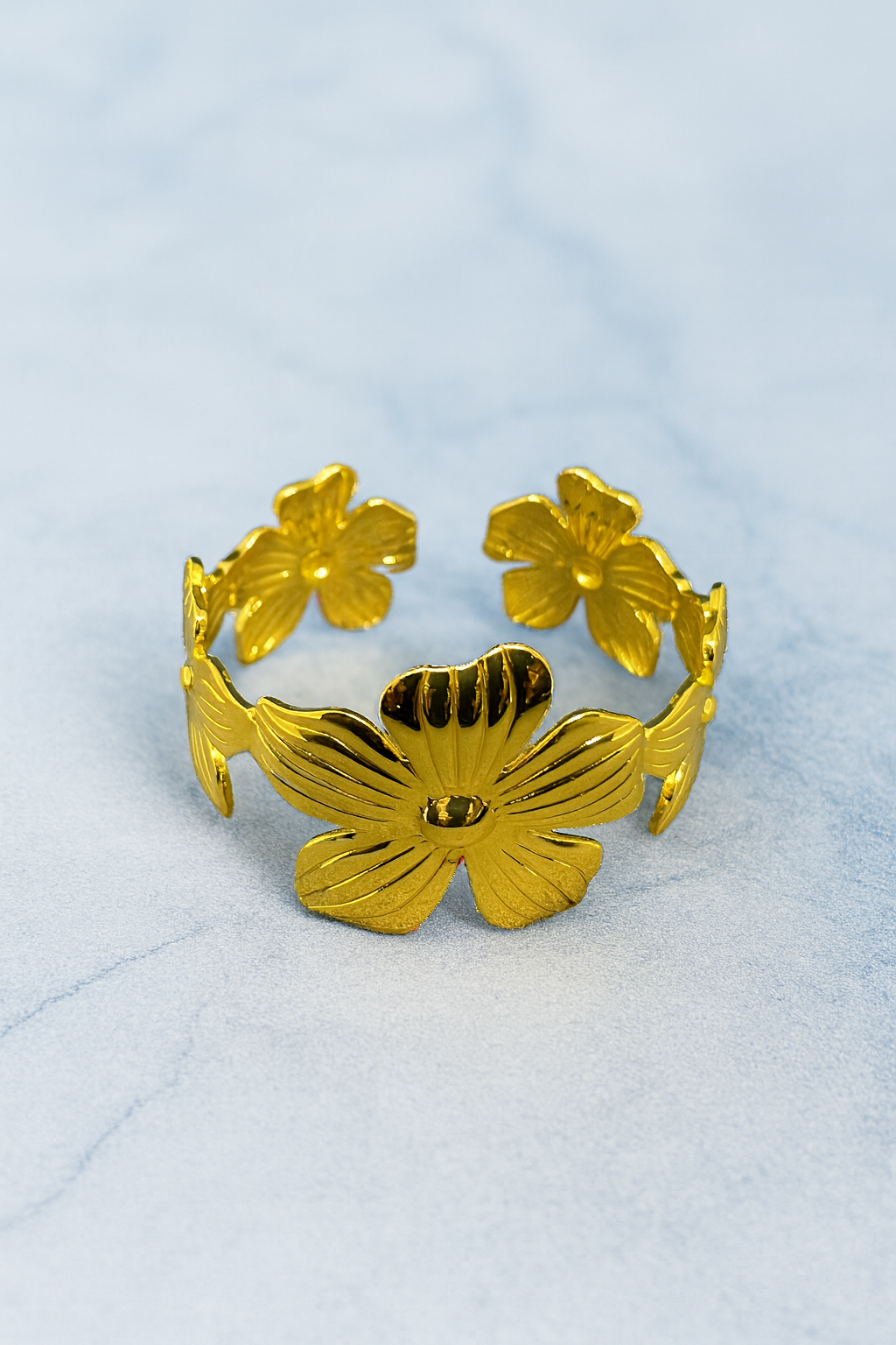 Petal Shine Gold Cuff