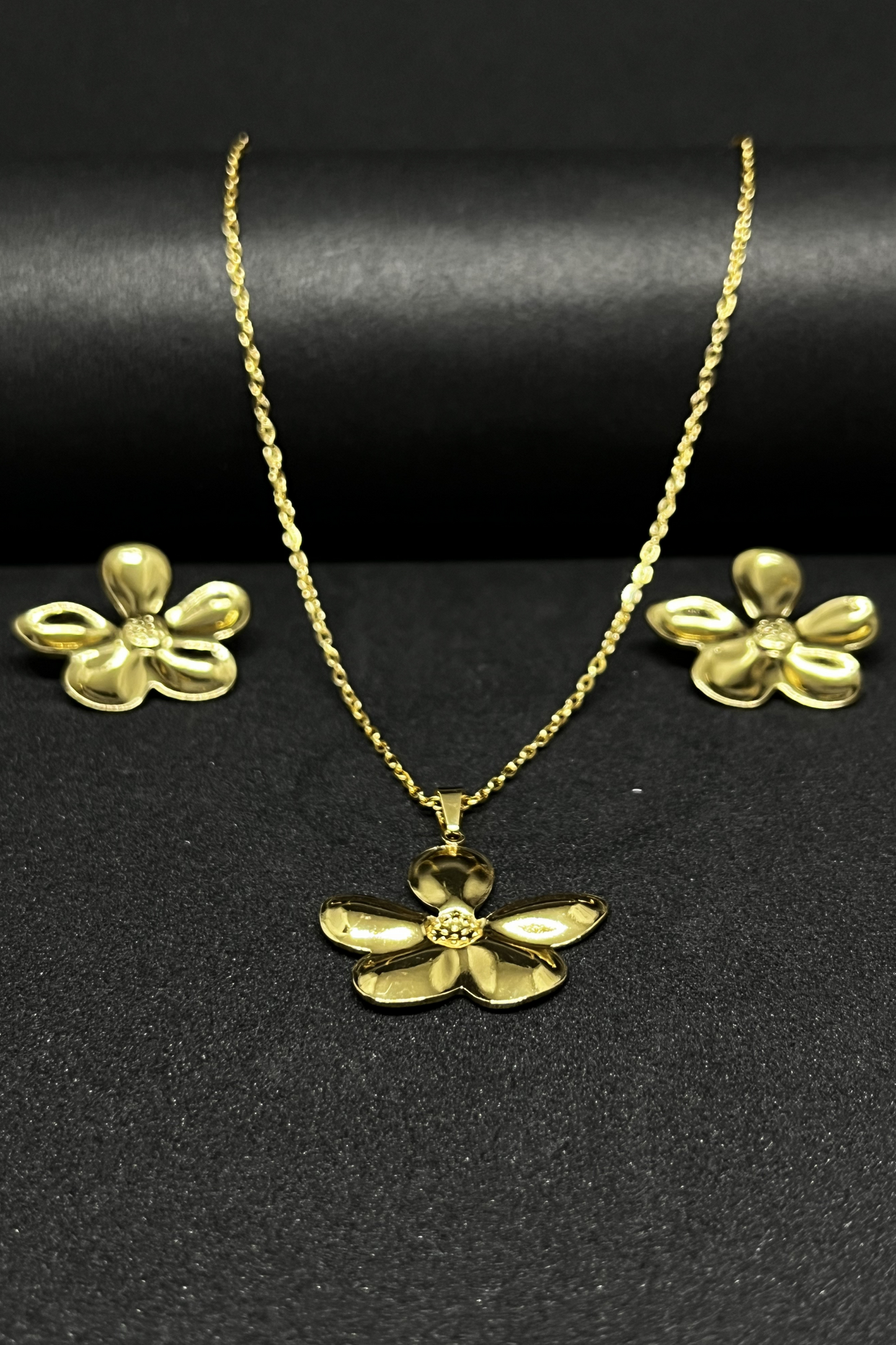 Radiant Blossom Pendant Set