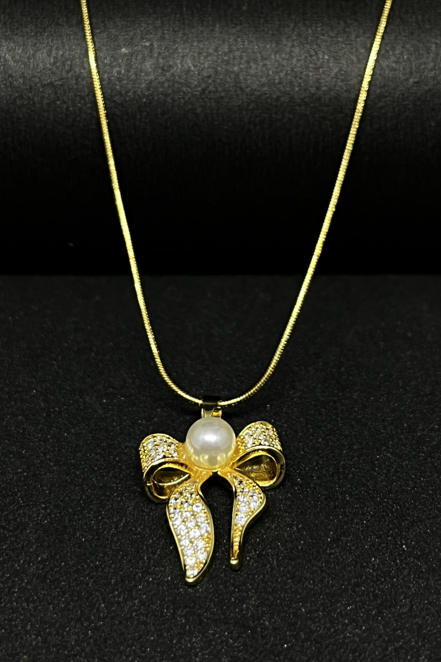 Pearl Glow Ribbon Necklace